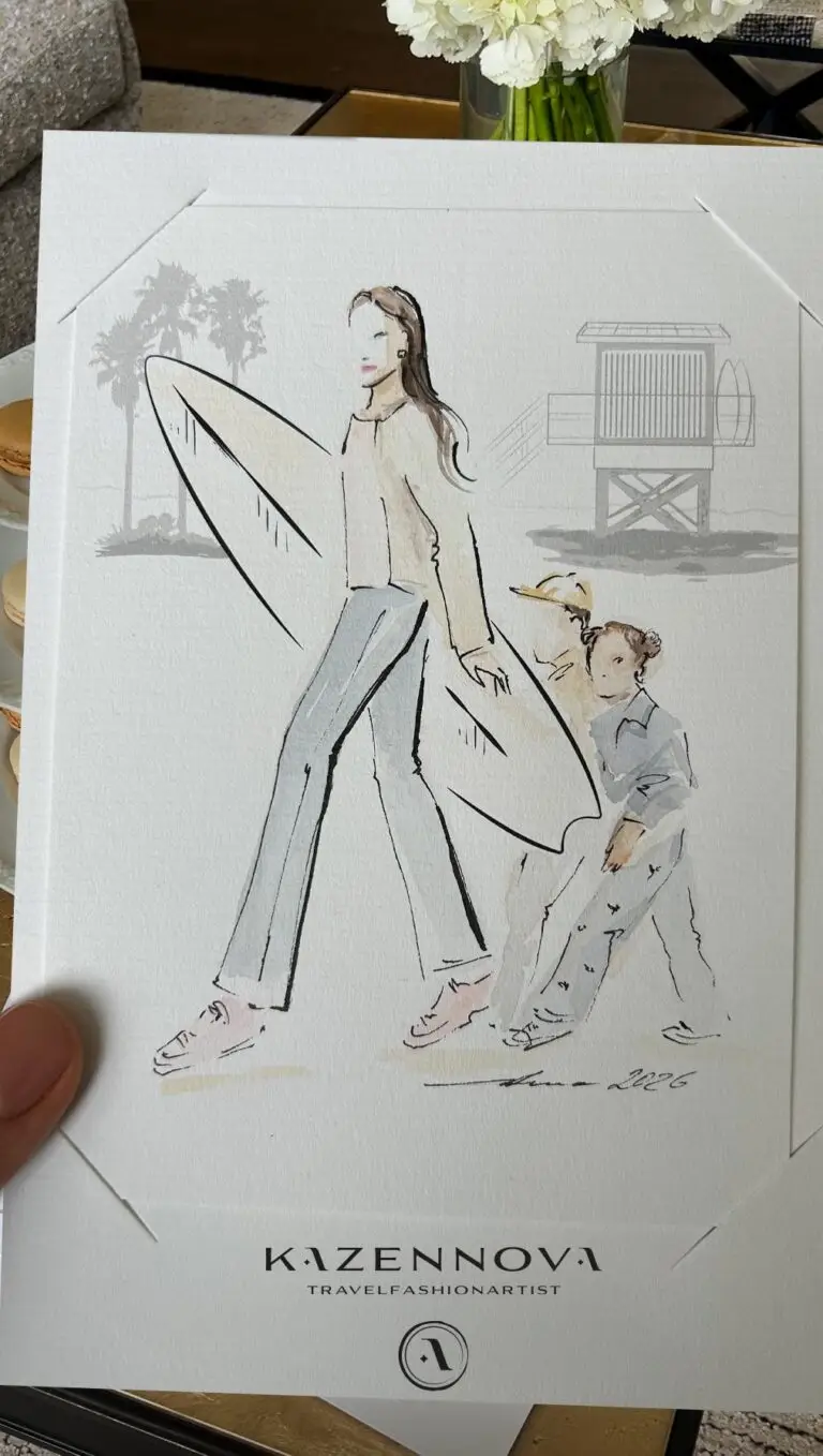 Sketch von Mutter und Kindern am Strand mit Surfbrett.